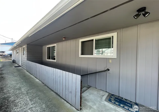 Photo 4 of Multi family home for sale at 708 Grover St, Lynden, WA 98264 | MLS# NWM2570802 | Listing updated on 2026-09-23