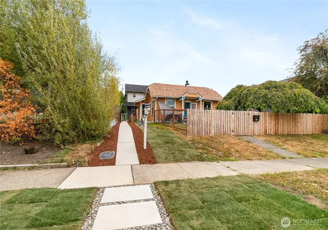 Photo 3 of Single family home for sale at 2728 Humboldt St, Bellingham, WA 98225 | MLS# NWM2570822 | Listing updated on 2026-09-24
