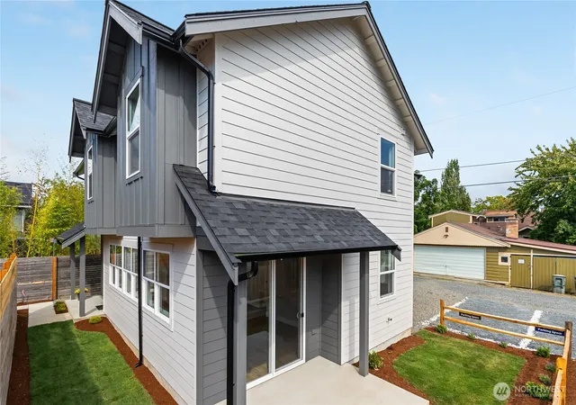 Photo 4 of Single family home for sale at 2728 Humboldt St, Bellingham, WA 98225 | MLS# NWM2570822 | Listing updated on 2026-09-24