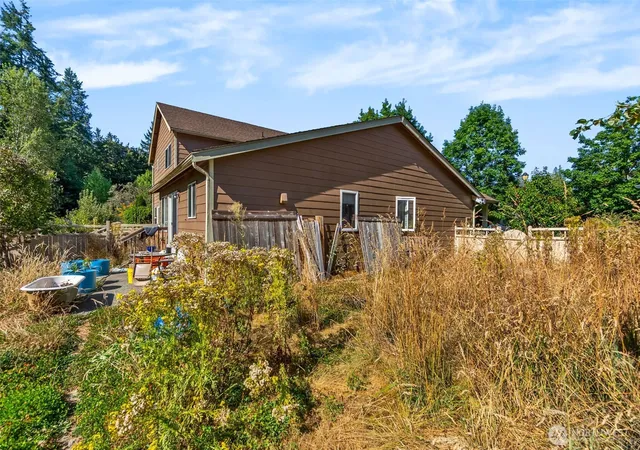 Photo 3 of Sale Pending at 4221 Roxanna Loop SE, Lacey, WA 98503 | MLS# NWM2570828 | Listing updated on 2026-08-24