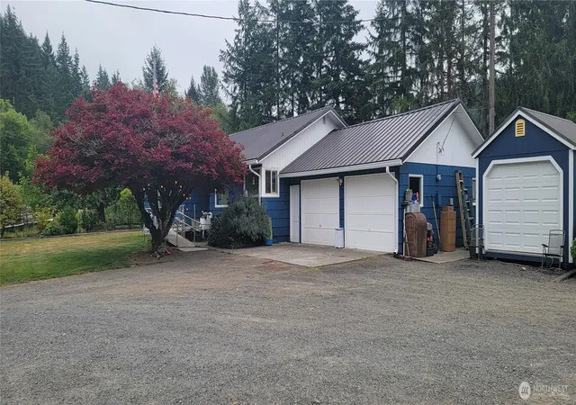 Photo 2 of Single family home for sale at 558 Coal Crk Rd, Chehalis, WA 98532 | MLS# NWM2570833 | Listing updated on 2026-09-24