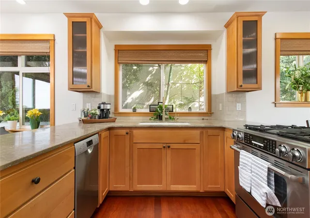 Photo 4 of Townhouse for sale at 1939 10th Avenue W #B, Seattle, WA 98119 | MLS# NWM2570834 | Listing updated on 2026-09-23