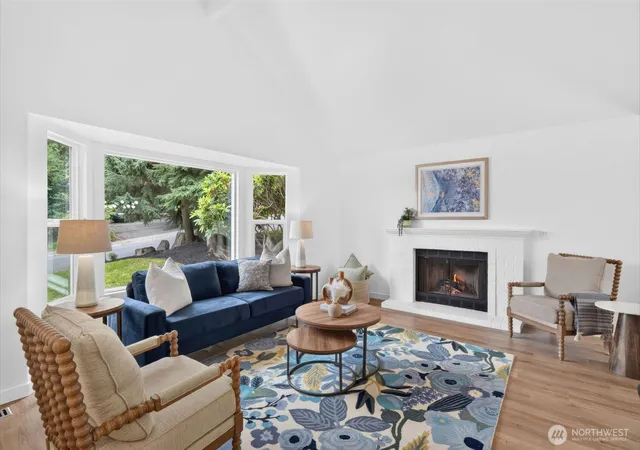 Photo 4 of Sale Pending at 4211 210 Th Pl NE, Sammamish, WA 98074 | MLS# NWM2570838 | Listing updated on 2026-09-22
