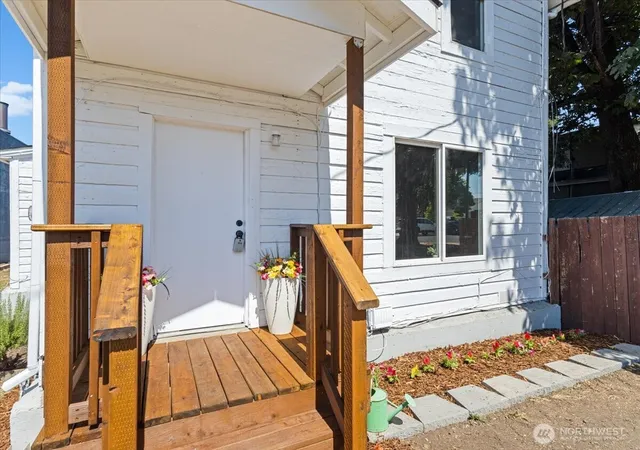 Photo 3 of Single family home for sale at 1108 W 14th St W, Vancouver, WA 98660 | MLS# NWM2570855 | Listing updated on 2026-10-27