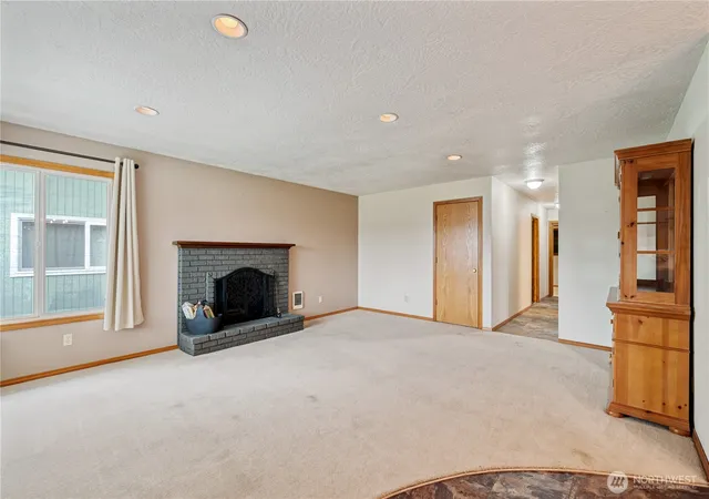 Photo 3 of Single family home for sale at 3108 Louisiana St, Longview, WA 98632 | MLS# NWM2570878 | Listing updated on 2026-09-23