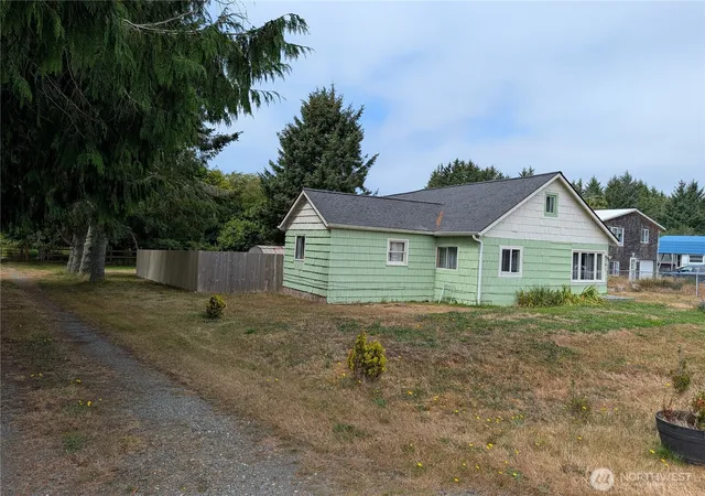 Photo 2 of Single family home for sale at 6701 V Pl, Long Beach, WA 98631 | MLS# NWM2570894 | Listing updated on 2026-09-21