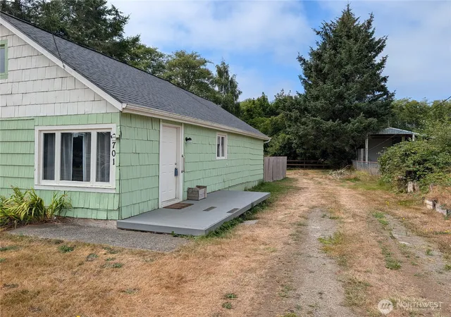 Photo 3 of Single family home for sale at 6701 V Pl, Long Beach, WA 98631 | MLS# NWM2570894 | Listing updated on 2026-09-21