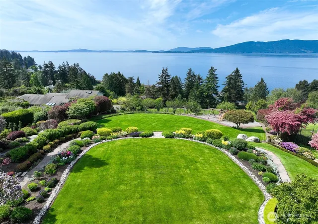 Photo 3 of Sale Pending at 359 Bayside Rd, Bellingham, WA 98225 | MLS# NWM2570896 | Listing updated on 2026-09-23