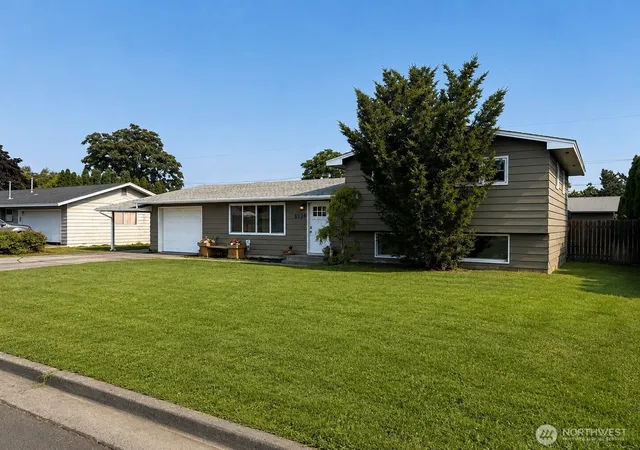 Photo 2 of Sale Pending at 1326 E Elm St, Othello, WA 99344 | MLS# NWM2570907 | Listing updated on 2026-09-30