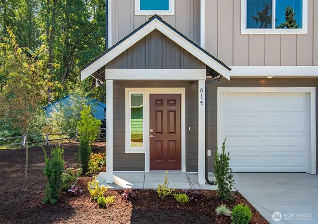 Photo 3 of Sale Pending at 612 & 614 122nd St Ct E, Tacoma, WA 98445 | MLS# NWM2570909 | Listing updated on 2026-10-07