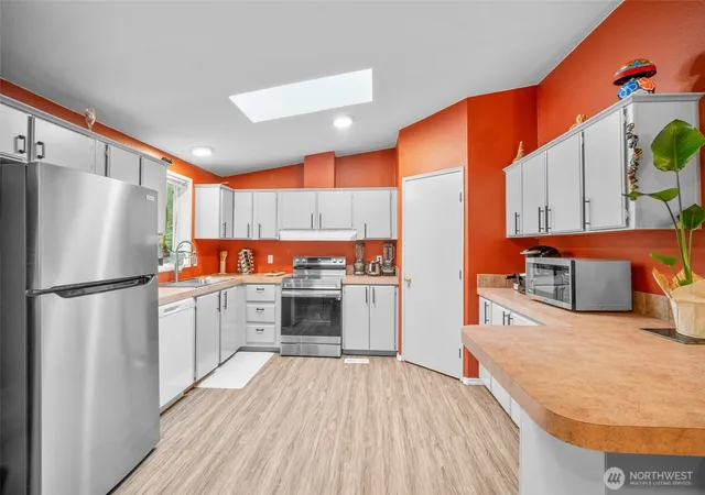 Photo 3 of Manufactured home for sale at 7868 Crocket Rd, Blaine, WA 98230 | MLS# NWM2570910 | Listing updated on 2026-09-23