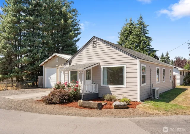Photo 2 of Single family home for sale at 451 N 4th Street, Toledo, WA 98591 | MLS# NWM2570918 | Listing updated on 2026-09-24