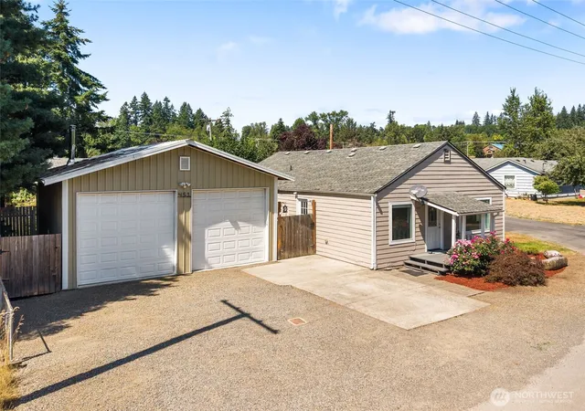 Photo 3 of Single family home for sale at 451 N 4th Street, Toledo, WA 98591 | MLS# NWM2570918 | Listing updated on 2026-09-24