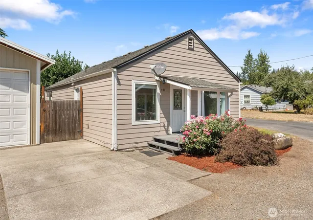 Photo 3 of Single family home for sale at 451 N 4th Street, Toledo, WA 98591 | MLS# NWM2570918 | Listing updated on 2026-09-24