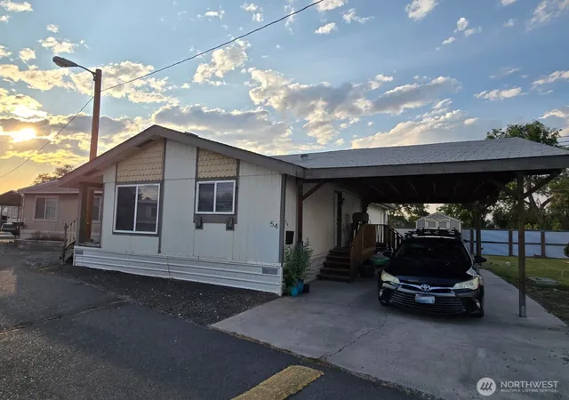 Photo 2 of Manufactured home for sale at 936 S Division St #54, Moses Lake, WA 98837 | MLS# NWM2570924 | Listing updated on 2026-09-23