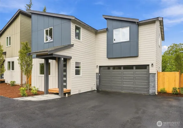 Photo 2 of Sale Pending at 5513 Fleming St #B, Everett, WA 98203 | MLS# NWM2570925 | Listing updated on 2026-09-24