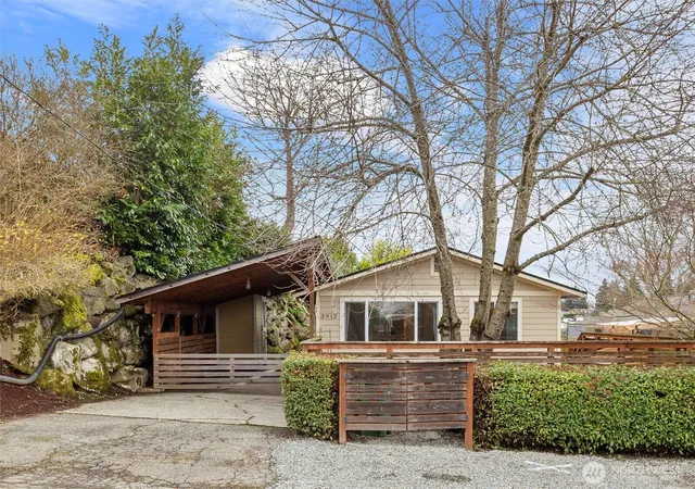 Photo 3 of Single family home for sale at 3912 S Findlay St, Seattle, WA 98118 | MLS# NWM2570939 | Listing updated on 2026-09-30