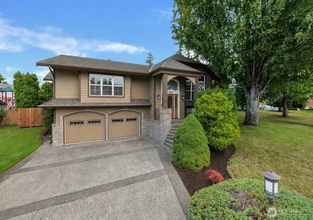 Photo 1 of Sale Pending at 718 C St, Blaine, WA 98230 | MLS# NWM2570947 | Listing updated on 2026-10-03
