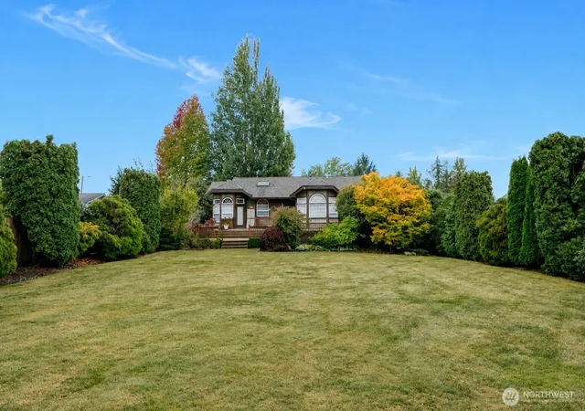 Photo 2 of Sale Pending at 718 C St, Blaine, WA 98230 | MLS# NWM2570947 | Listing updated on 2026-10-03