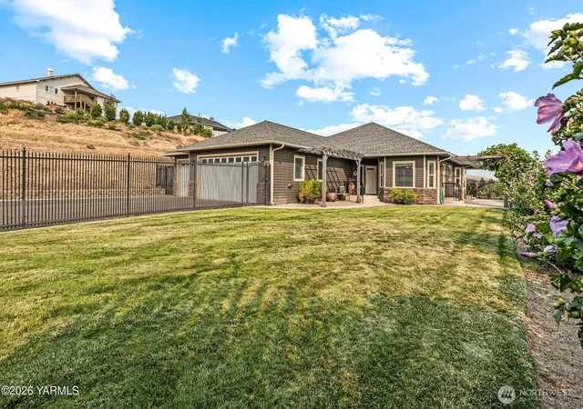 Photo 1 of Single family home for sale at 11601 Marble Ct, Yakima, WA 98908 | MLS# NWM2570957 | Listing updated on 2026-10-01