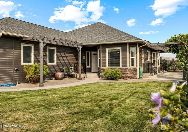 Photo 2 of Single family home for sale at 11601 Marble Ct, Yakima, WA 98908 | MLS# NWM2570957 | Listing updated on 2026-10-01