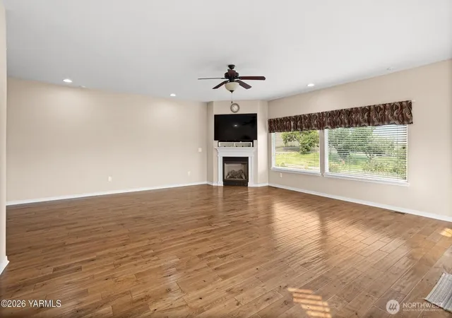 Photo 3 of Single family home for sale at 11601 Marble Ct, Yakima, WA 98908 | MLS# NWM2570957 | Listing updated on 2026-10-01