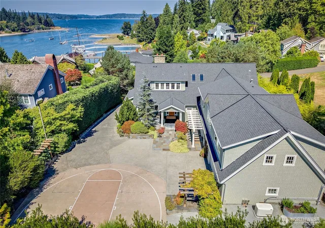 Photo 3 of Single family home for sale at 9223 Allens Cove Ln Ne, Bainbridge Island, WA 98110 | MLS# NWM2570961 | Listing updated on 2026-09-30