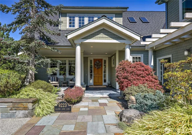 Photo 3 of Single family home for sale at 9223 Allens Cove Ln Ne, Bainbridge Island, WA 98110 | MLS# NWM2570961 | Listing updated on 2026-09-30