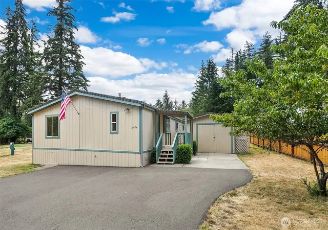Photo 3 of Manufactured home for sale at 19024 2nd Street E #22, Lake Tapps, WA 98391 | MLS# NWM2570964 | Listing updated on 2026-10-08