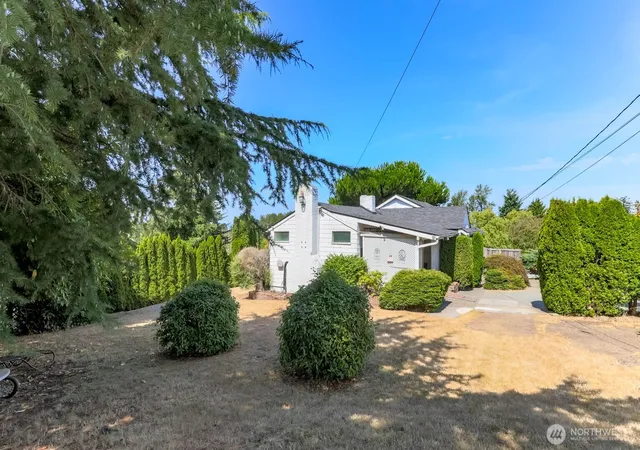 Photo 2 of Sale Pending at 24925 20th Ave S, Des Moines, WA 98198 | MLS# NWM2570979 | Listing updated on 2026-09-21