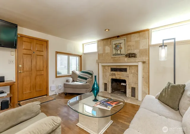Photo 4 of Sale Pending at 24925 20Th Ave S, Des Moines, WA 98198 | MLS# NWM2570979 | Listing updated on 2026-09-21