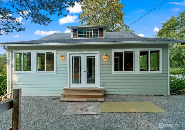 Photo 3 of Single family home for sale at 21208 Se 276th Avenue, Maple Valley, WA 98038 | MLS# NWM2570984 | Listing updated on 2026-09-23
