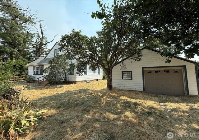 Photo 3 of Single family home for sale at 115 W 2nd Street, Waitsburg, WA 99361 | MLS# NWM2571010 | Listing updated on 2026-09-25