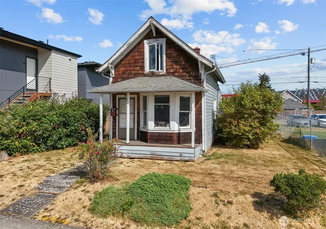 Photo 1 of Single family home for sale at 1621 E 32nd Street, Tacoma, WA 98404 | MLS# NWM2571029 | Listing updated on 2026-09-23