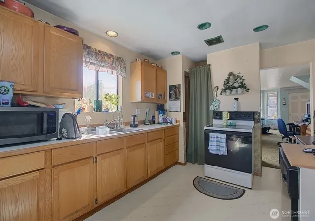 Photo 3 of Single family home for sale at 1621 E 32nd Street, Tacoma, WA 98404 | MLS# NWM2571029 | Listing updated on 2026-09-23