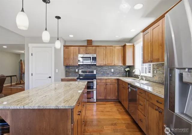 Photo 4 of Single family home for sale at 803 Mapleridge Dr, Everson, WA 98247 | MLS# NWM2571052 | Listing updated on 2026-09-23
