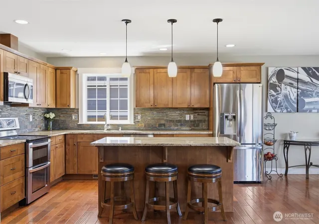 Photo 3 of Single family home for sale at 803 Mapleridge Dr, Everson, WA 98247 | MLS# NWM2571052 | Listing updated on 2026-09-23