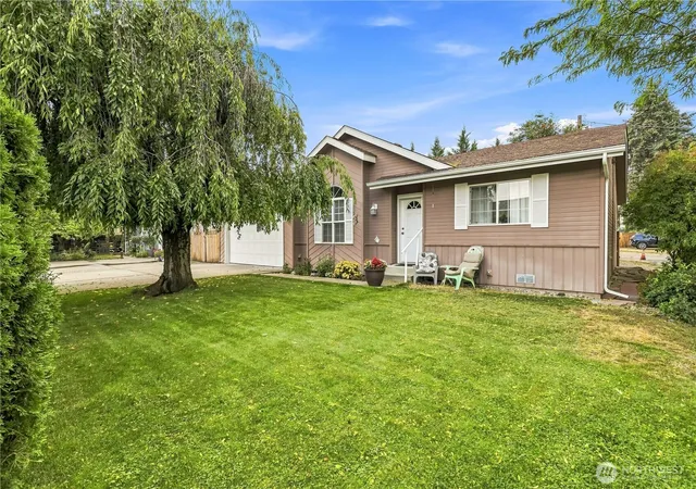 Photo 1 of Single family home for sale at 12 S Charles St, Wenatchee, WA 98801 | MLS# NWM2571059 | Listing updated on 2026-10-02