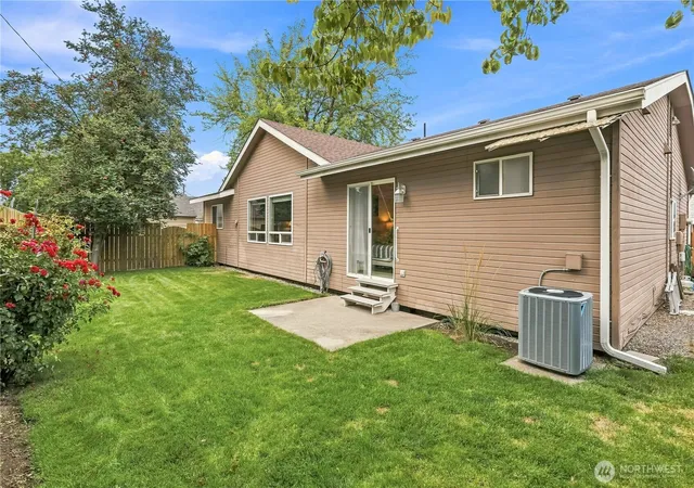 Photo 3 of Single family home for sale at 12 S Charles St, Wenatchee, WA 98801 | MLS# NWM2571059 | Listing updated on 2026-10-02