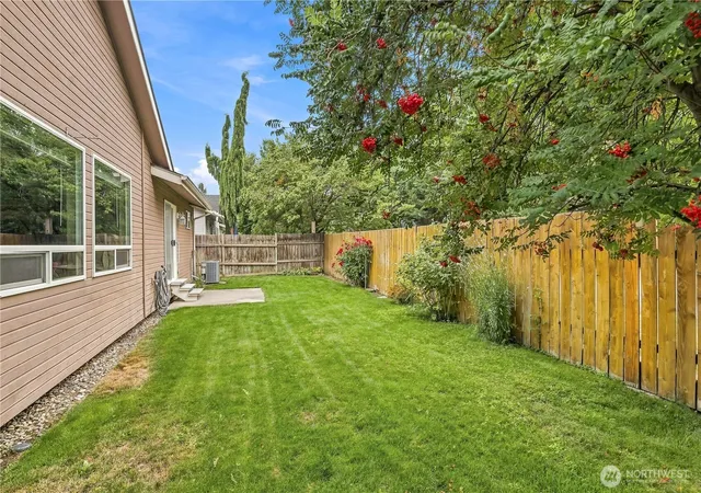 Photo 3 of Single family home for sale at 12 S Charles St, Wenatchee, WA 98801 | MLS# NWM2571059 | Listing updated on 2026-10-02