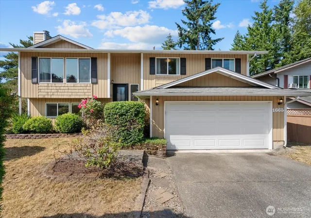 Photo 1 of Single family home for sale at 1665 Monroe Ct Se, Renton, WA 98058 | MLS# NWM2571064 | Listing updated on 2026-09-27