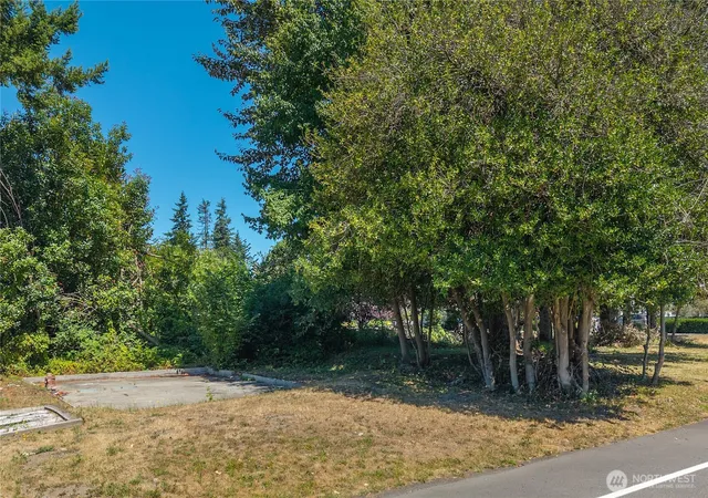 Photo 4 of Sale Pending at 1627 Mchugh Ave, Enumclaw, WA 98022 | MLS# NWM2571079 | Listing updated on 2026-09-24