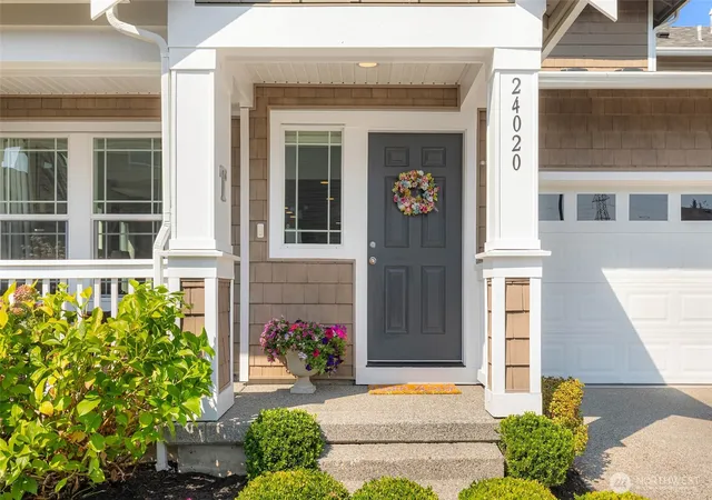 Photo 3 of Townhouse for sale at 24020 Ne 113th Place #37, Redmond, WA 98053 | MLS# NWM2571091 | Listing updated on 2026-09-19