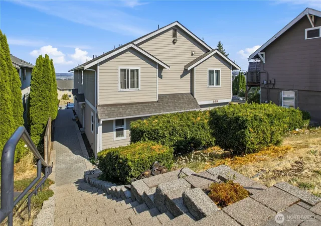 Photo 1 of Townhouse for sale at 1939 I St #B, Tacoma, WA 98405 | MLS# NWM2571097 | Listing updated on 2026-09-23
