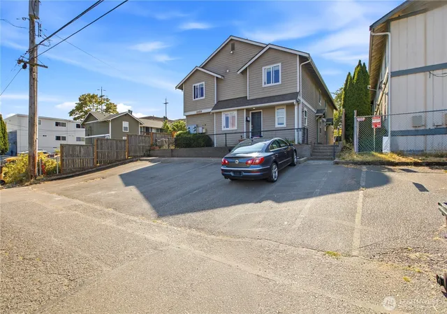 Photo 2 of Townhouse for sale at 1939 I St #B, Tacoma, WA 98405 | MLS# NWM2571097 | Listing updated on 2026-09-23