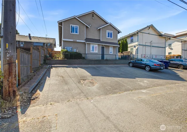 Photo 3 of Townhouse for sale at 1939 I St #B, Tacoma, WA 98405 | MLS# NWM2571097 | Listing updated on 2026-09-23