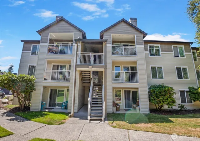Condo for sale at 12423 Harbour Pointe Blvd #V202, Mukilteo, WA 98275 | MLS# NWM2571105