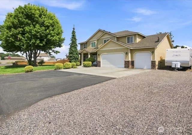 Photo 4 of Single family home for sale at 1421 N Road 59, Pasco, WA 99301 | MLS# NWM2571114 | Listing updated on 2026-09-25