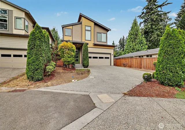 Photo 2 of Single family home for sale at 17511 92nd Place Ne, Bothell, WA 98011 | MLS# NWM2571131 | Listing updated on 2026-09-25
