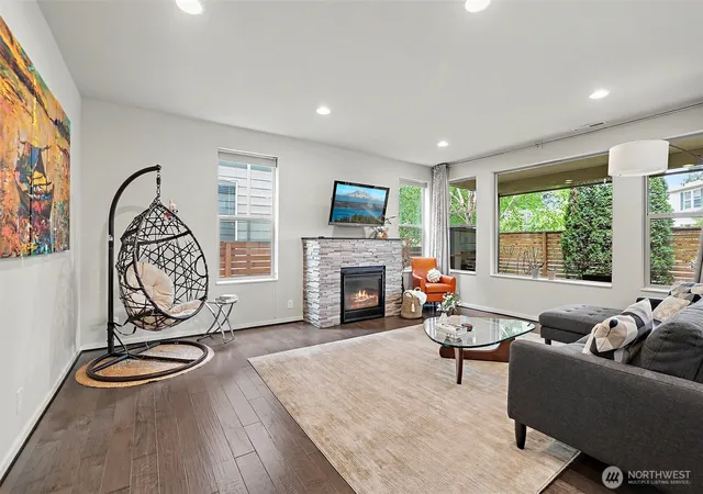 Photo 4 of Single family home for sale at 17511 92nd Place NE, Bothell, WA 98011 | MLS# NWM2571131 | Listing updated on 2026-09-25